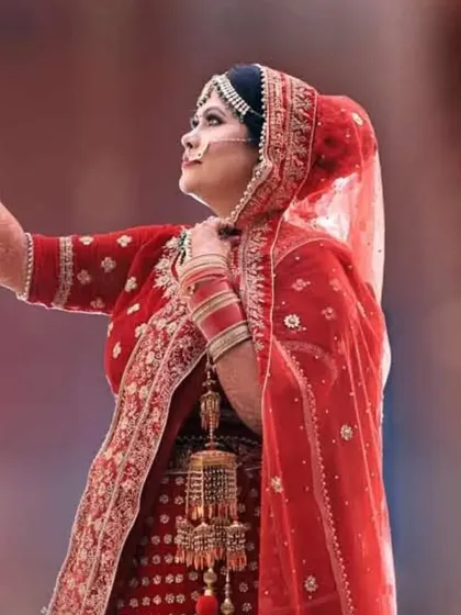 That happy selfie moment when you love your look. It’s so important to me that you feel confident and beautiful on your special day. This candid shot captures that feeling perfectly.
