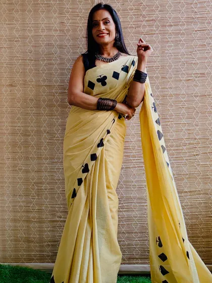 A playful and unique cream-colored cotton Mulmul saree with a black spade print border. This is a fun piece for a casual get-together.