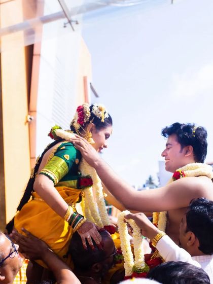 The Jeerige Bella ritual, a key moment in many Kannada weddings. We are experienced in capturing all the unique and important traditions of your culture.