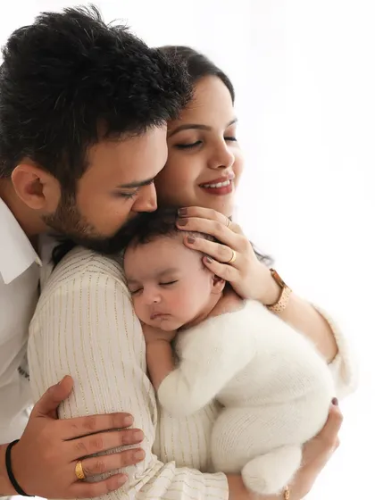 The first family portrait. This image captures the complete circle of love, with both parents embracing their new baby. It’s a powerful memory of the moment your family grew by one.