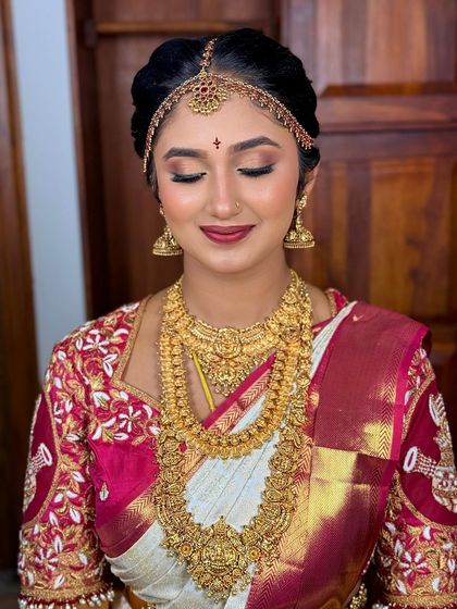 A close up of Nayana's Muhurtham look. Her skin is flawless, and the makeup enhances her natural beauty, making her look and feel like a queen.