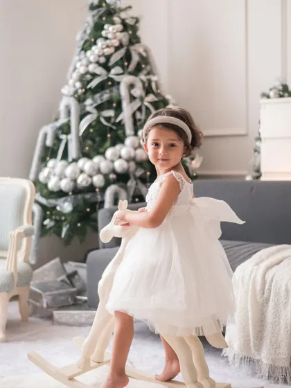 A playful moment on the rocking horse during a Christmas mini-session. I always include props and space for kids to be themselves, which results in natural and joyful photographs.