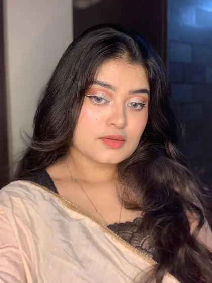 Another view of the elegant silver eye makeup.