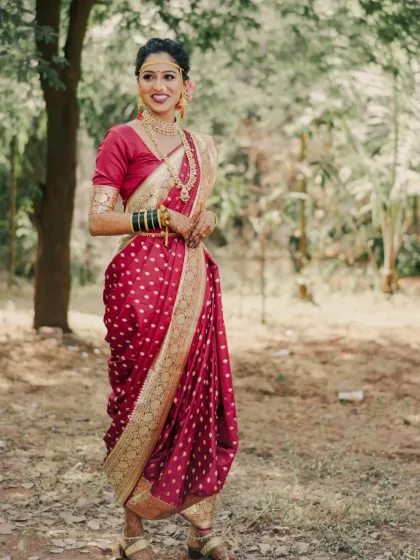 The elegance of simplicity. Bride Priyanka looks stunning in her red nauvari saree, with natural makeup that lets her beauty shine.