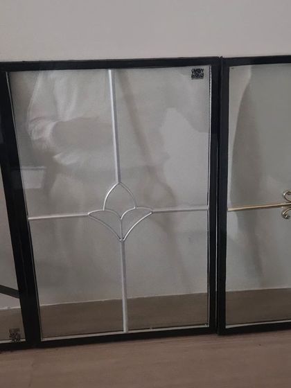 A display of different custom patterns available for our sandwiched Georgian bars. We can create unique designs to match your specific aesthetic preferences.