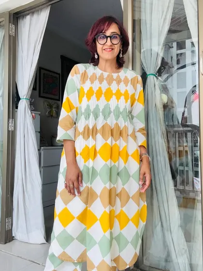 Merry Christmas. This block print kurta and pants combo has such a lovely blend of colors. I paired it with classic leather Kolhapuris and statement earrings.
