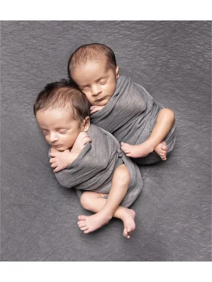 Double the joy, double the love. As a specialist in newborn twin photography, I focus on capturing the incredible, unspoken bond between two little souls, creating a memory you'll treasure forever.