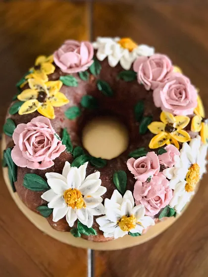 For those who prefer more cake and less frosting, my decorated bundt cakes are the perfect choice. This one is adorned with a wreath of hand-piped buttercream flowers, giving you a stunning look without being overly sweet.
