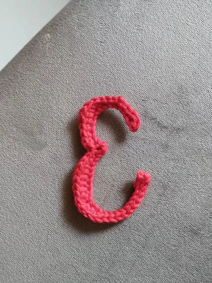 The letter 'E' for Elegance, which a crochet article offers. You can use these appliques to up your style quotient.