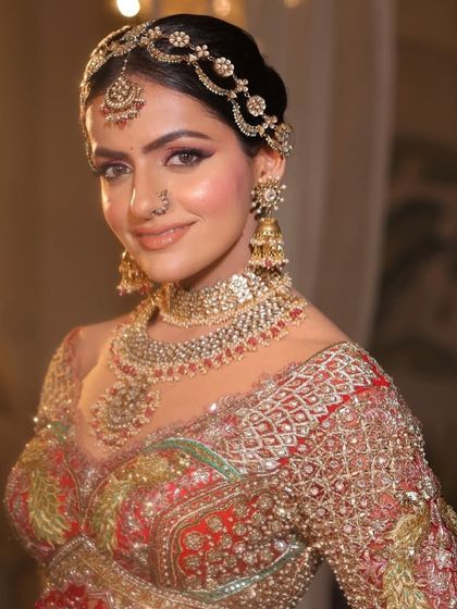 Shine brighter than ever with timeless elegance. This bride wears a beautiful layered polki set with a delicate sheeshpatti.