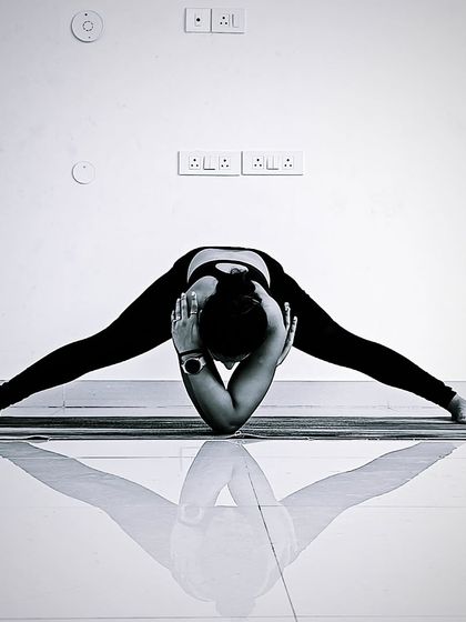 Richa Kumar - Yoga for Strength, Flexibility & Power Deep Flexibility: Heart & Hip Openers photo 3