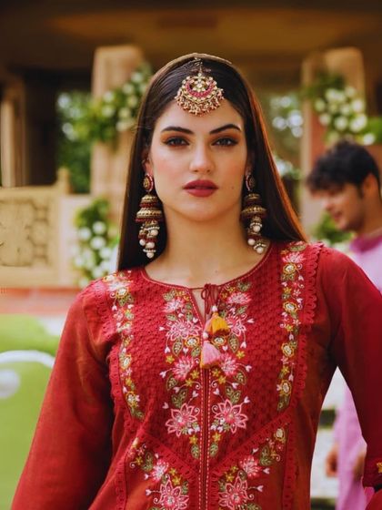 Another look at our statement maang tikka and multi-layered jhumkas. These pieces are designed to be the star of the show.