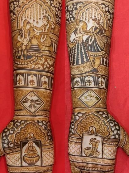 This design highlights the pheras and varmala ceremonies, with auspicious symbols like the kalash and conch shell.