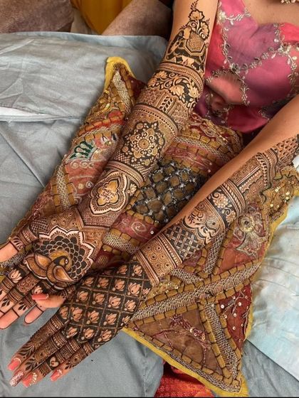 Kanha Mehandi - Bridal Mehndi Intricate Hand Designs photo 37