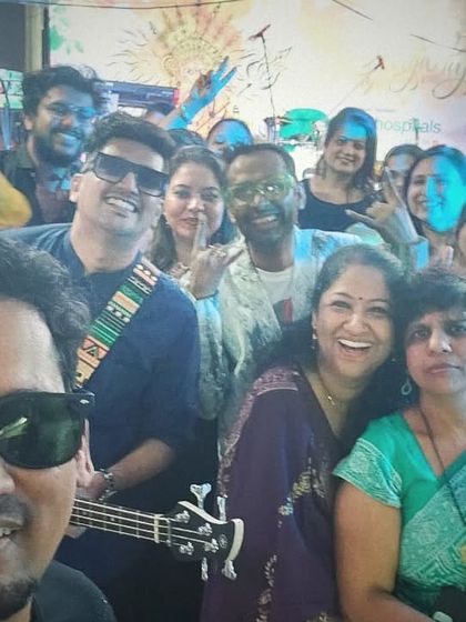Another great crowd selfie from the Durga Pooja event. The energy was fantastic, and we loved celebrating with everyone.