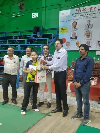 Vivyan Gada and Trissha Ludbe receiving their awards at the Second Maharashtra State Ranking Tournament for their semifinalist and runner-up performances.
