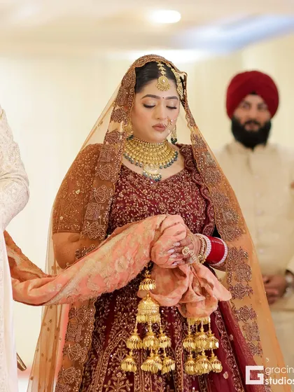 A serene moment from the Anand Karaj ceremony. The makeup is soft and elegant, perfect for the occasion.