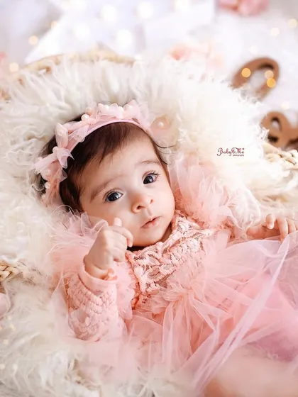 Her curious expression is so sweet. I love these simple setups that allow the baby's natural beauty and personality to be the star of the show.
