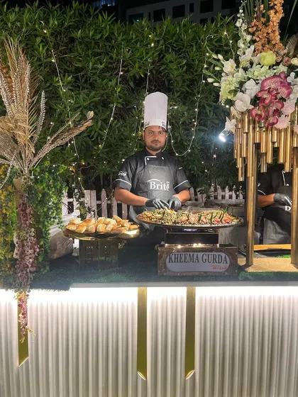 My chef at the Kheema Gurda station, ready to serve this traditional and hearty dish, prepared live with authentic spices.