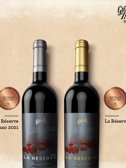 A duplicate of 115, this image proudly displays the bronze awards for our La Réserve Blanc and La Réserve 2020, a testament to their consistent quality.