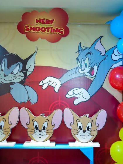 Another view of the fun Tom & Jerry Nerf shooting game, decorated with a colorful balloon garland.