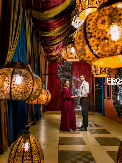 Step into another world with our Moroccan-themed hallway. The colorful drapes and intricate lanterns provide a warm, exotic, and richly textured background for couple and fashion photography.