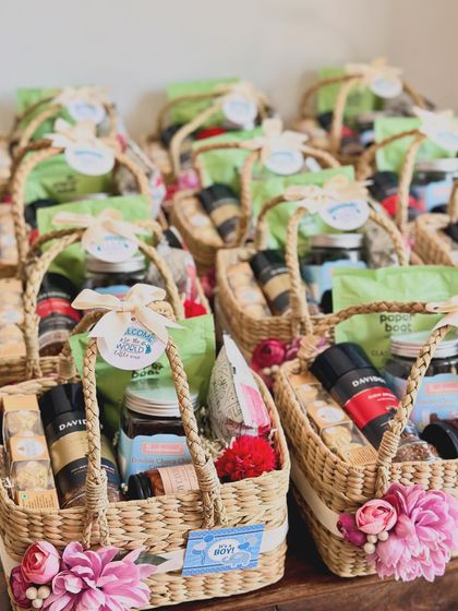 Another view of our charming baby announcement baskets. The combination of gourmet treats for the parents and the cute "Welcome to the world" tag makes this a thoughtful and heartwarming gift to celebrate a new life.