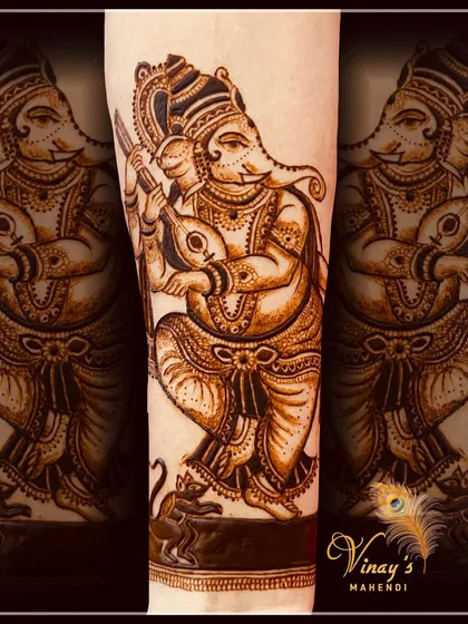 A playful depiction of Lord Ganesha with his veena and his vahana, the mouse. Learning to draw different forms of deities allows you to cater to a wide range of client requests.