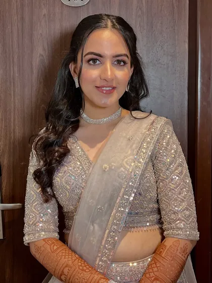 For this bride's Sangeet, I created a timeless look with soft curls, radiant skin, and dazzling eyes. The makeup is glamorous yet elegant, perfect for an evening of celebration.
