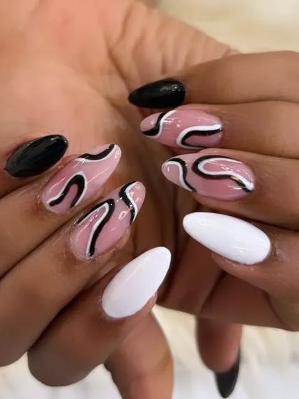 A full view of the trendy and graphic abstract swirl manicure.