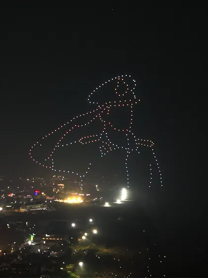 A saluting soldier formation against the night sky, a poignant moment from our Navy Day drone show. We use our technology to express deep respect for the men and women who protect our maritime frontiers.