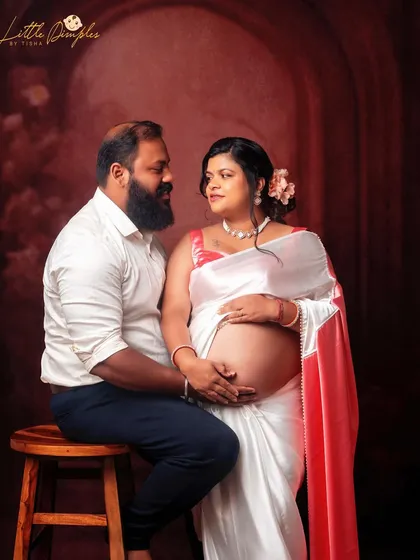 The beautiful glow of motherhood is undeniable in this traditional saree maternity shoot. The focus is on her serene expression and the anticipation of meeting her baby.