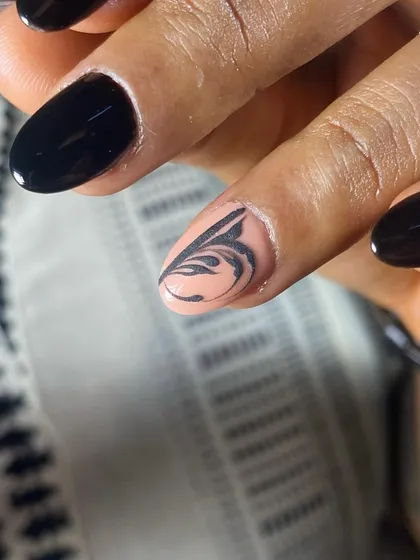 Black in heaven. A close-up of the delicate 3D swirl art before it's applied.
