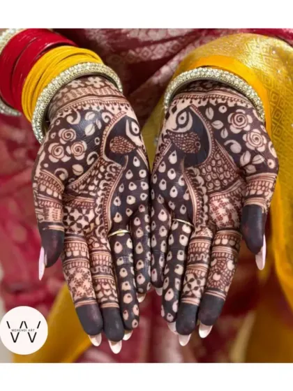 The beauty of a rich, dark henna stain is unmatched. This engagement look features bold peacock designs, a symbol of grace and beauty, which really came to life with this gorgeous color.