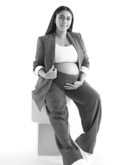 There is a raw and powerful beauty in simplicity. This black and white portrait focuses on the confident spirit of motherhood, using a modern, chic style to create a truly timeless and impactful image.