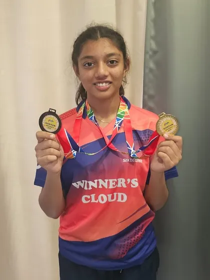 Eshaa proudly displays her Gold and Bronze medals from the 2nd Andhra Pradesh State ranking tournament. A great achievement in the U17 and U19 categories.