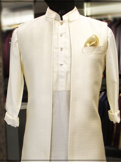 A close-up of the elegant off-white kurta and textured Nehru jacket, highlighting the clean lines and simple sophistication.