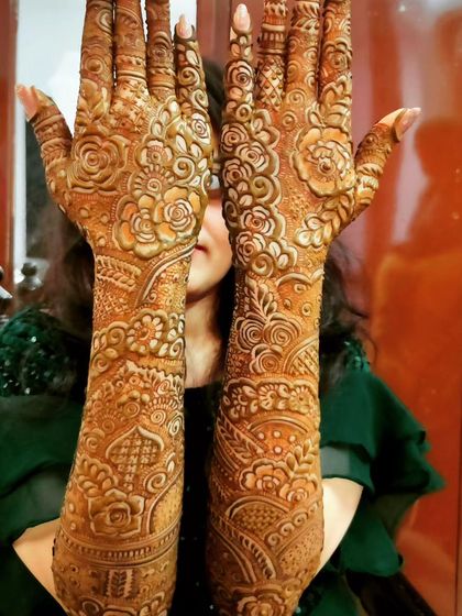 This bride wanted her groom's name, 'Mohsin', and their initials 'TM' included in her intricate bridal design.