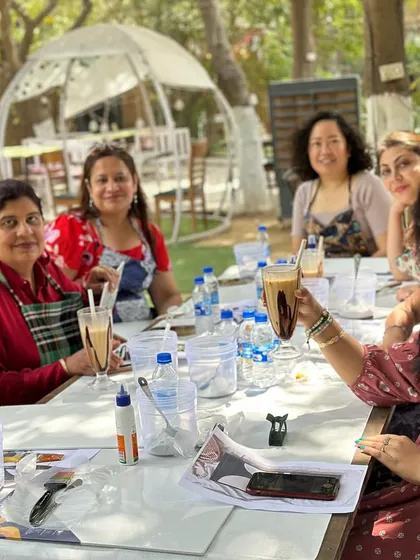 Cheers to creativity! The participants enjoying a refreshing drink during a break in our Texture Art workshop. These sessions are as much about connecting with each other as they are about making art.