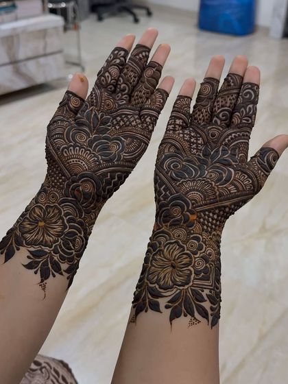 A lovely floral design with a mix of bold and fine lines.