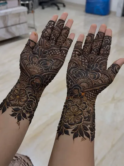A lovely floral design with a mix of bold and fine lines.