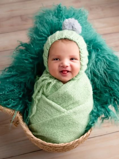 This little boy was a box full of expressions. Even when they are awake, we can capture the most wonderful, happy moments in a simple and classic setup.