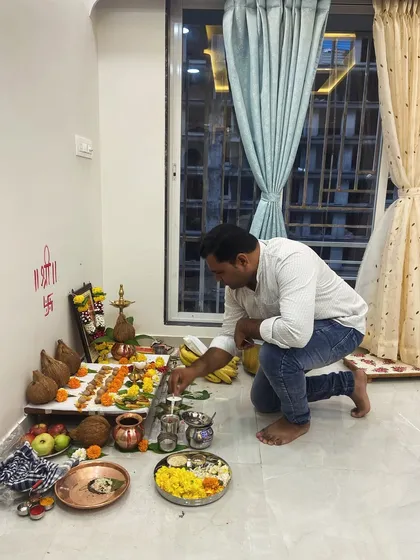 A client performing rituals during his Vastu Shanti puja. We provide guidance on the Vastu tips for Griha Pravesh to make the process smooth and meaningful for the family.