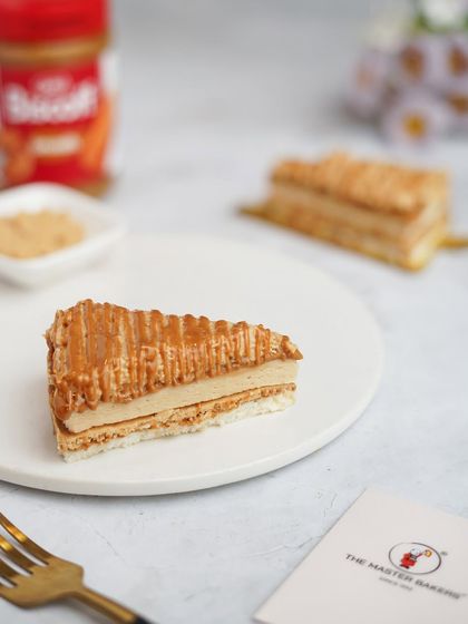 For those who love the spiced caramel flavor of Biscoff, we've created the Lotus Biscoff Kunafa pastry. This dessert combines the creamy texture of Biscoff with the satisfying crunch of golden kunafa in every single bite.