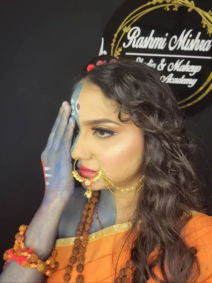 This pose highlights the hand makeup and the dramatic winged liner, key elements of this powerful look.