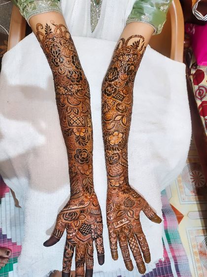 Hajira Mehendi Artist - Mehndi Artist Services Intricate Bridal & Sangeet Designs photo 39