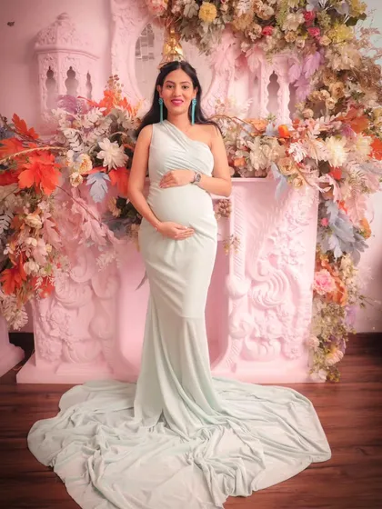 A stunning full-length portrait of the mom-to-be. We style our maternity shoots to make you feel radiant, capturing your glow against our beautifully designed floral backdrops.