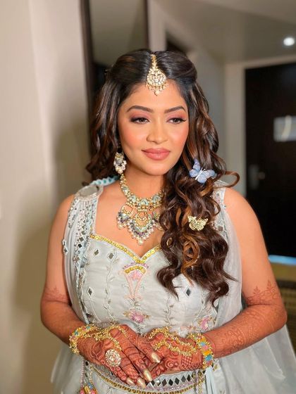 Vibrant Mehendi & Haldi Looks photo 26