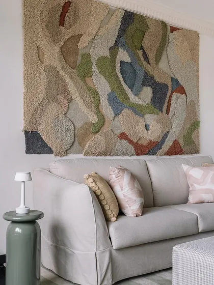 The home office lounge can easily be converted into a guest room. The sofa bed and adaptable furnishings make it a flexible and practical space for the family.
