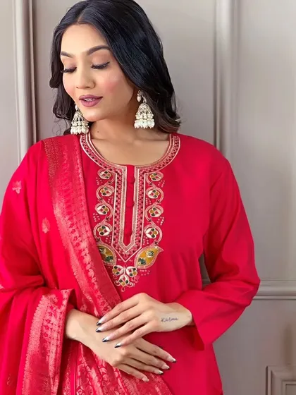 This rani pink kurta set is a classic festive look. The jacquard woven dupatta and thread embroidery on the kurta make it rich and celebratory.